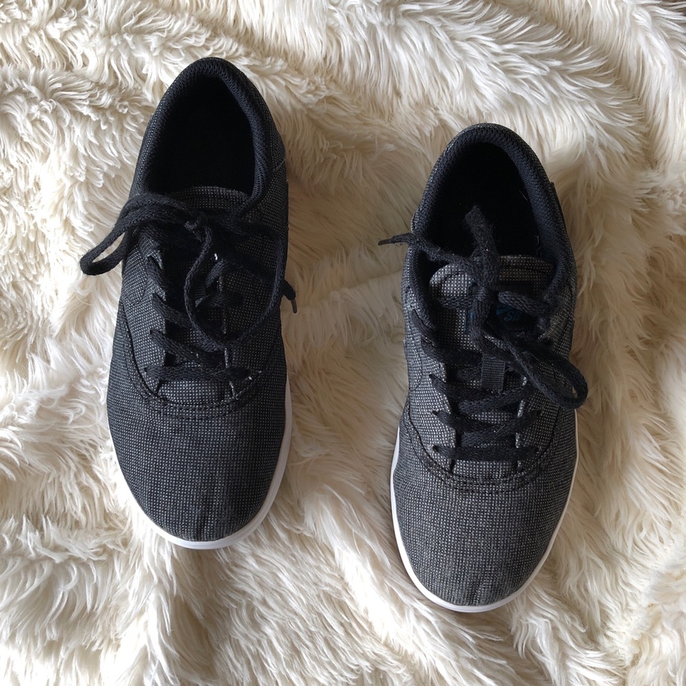 Boys Heather Gray Nike Sneaker Shoes Size 2 - Picture 3 of 5